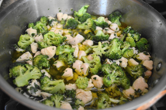 The aglio olio sauce gently simmering with the chicken and broccoli. 