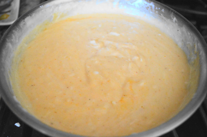 The luscious, creamy pumpkin sausage mac and cheese sauce.