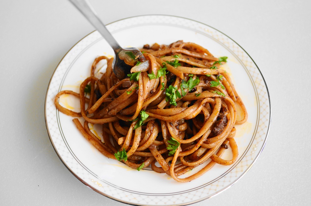 Beefy Red Wine Linguine