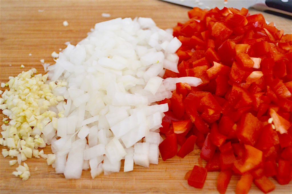 I did remember that she used lots of red bell pepper, onion and garlic in her recipe. It was going to give so much aromatic flavor to this version of chicken cacciatore! 