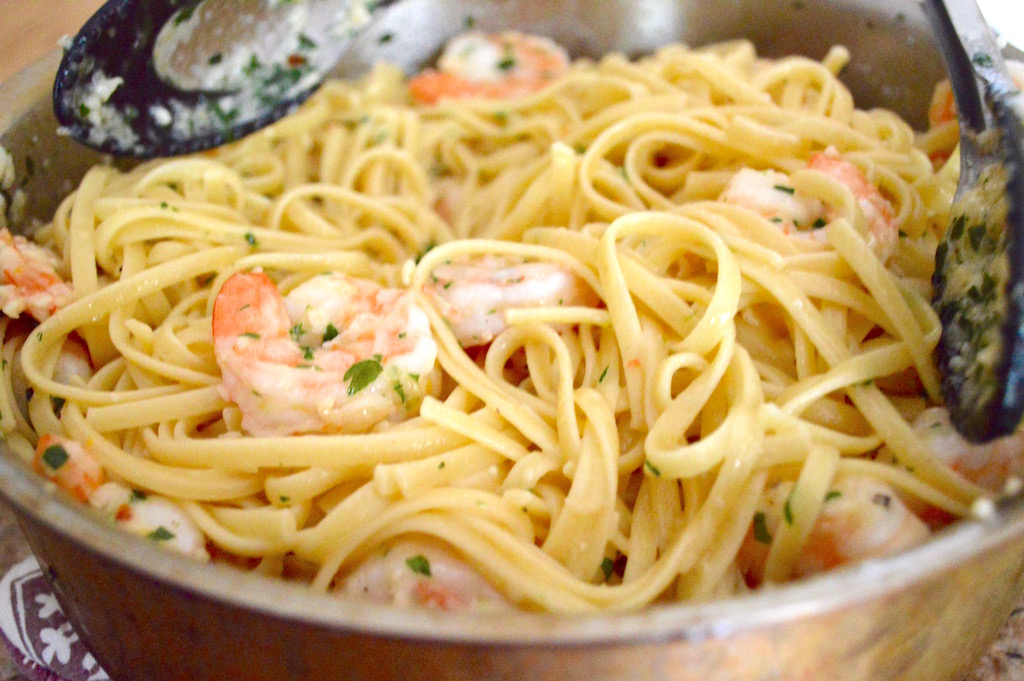 All I had to do after that was toss that gorgeous shrimp and sauce with super tender linguine I had cooked. I loved the linguine for this recipe because it was just delicate enough for the scampi sauce without becoming overpowered by it. It just absorbed the yummy sauce so wonderfully!