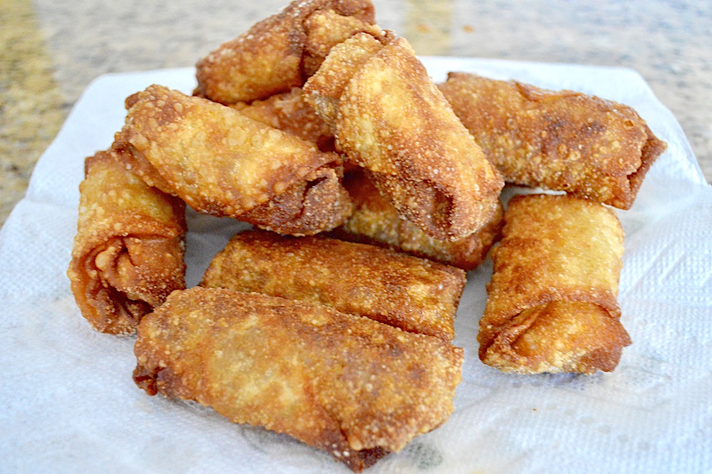 When the cheeseburger egg rolls were all fried they went onto a plate lined with paper towel to drain. Oh my goodness it was a gorgeous pile of deliciousness! I cut them in half and served them immediately. 