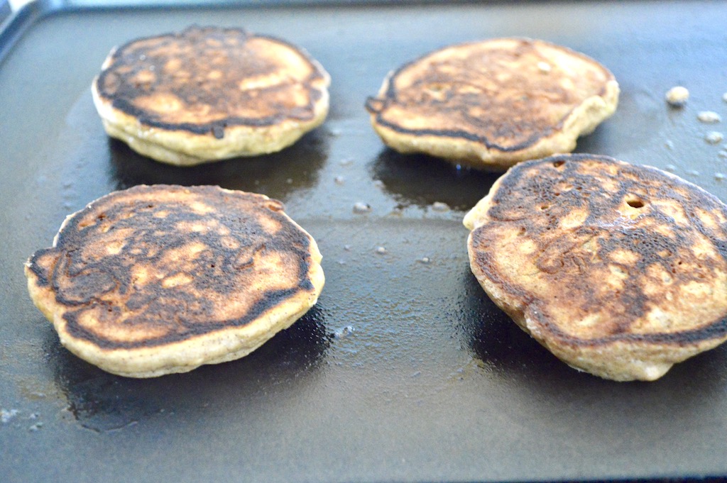 The apple oat pancakes took about 3-4 minutes on each side to get gorgeously puffy and golden. They also just smelled so incredible as they cooked! 