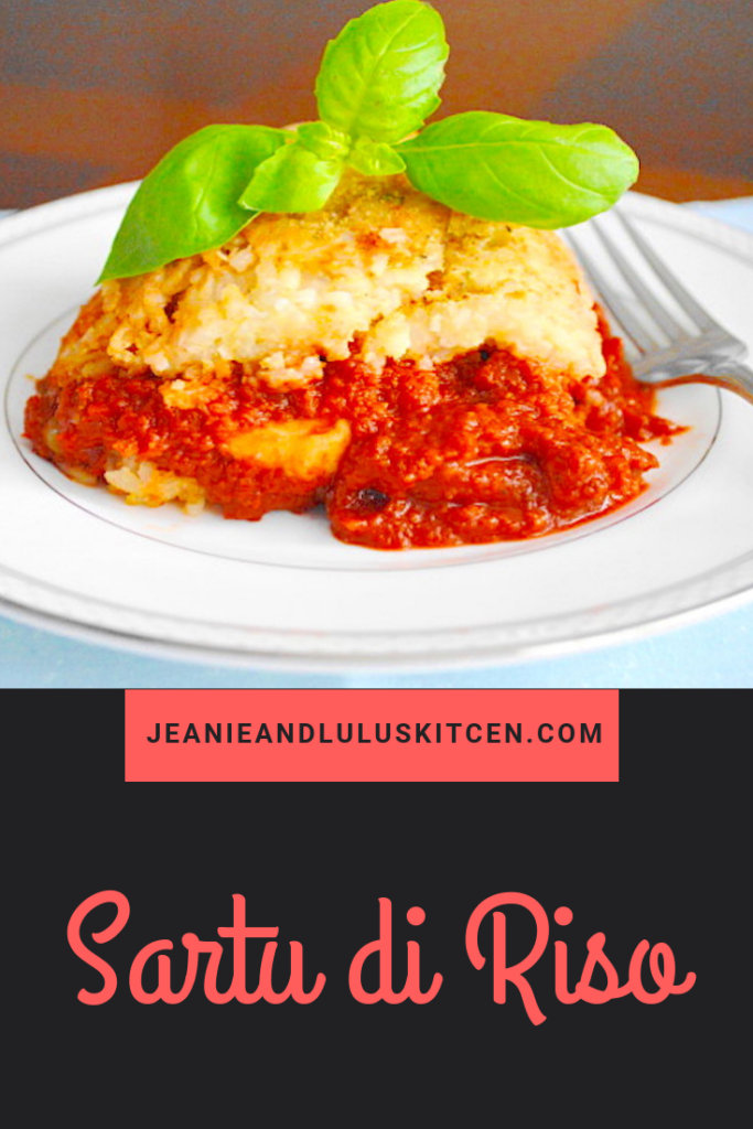 This is such a fantastic, show stopping sartu di riso. It's a classic Neapolitan rice cake filled with homemade marinara, meatballs and cheese! #ricecake #sartudiriso #rice #meatballs #marinara #jeanieandluluskitchen