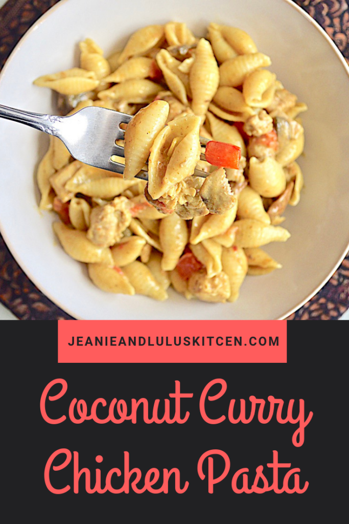 This coocnut curry chicken pasta has such gorgeous, warm flavor with a silky sauce and lots of vegetables for a complete and simpel meal! #pasta #chicken #curry #coconutcurrychickenpasta #jeanieandluluskitchen