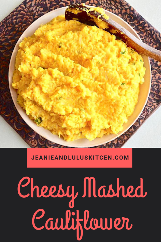 This cheesy mashed cauliflower makes such a wonderful, creamy and flavorful side that is low carb and simple! It's so perfect to complement any meal. #vegetables #sides #cauliflower #cheesymashedcauliflower #jeanieandluluskitchen