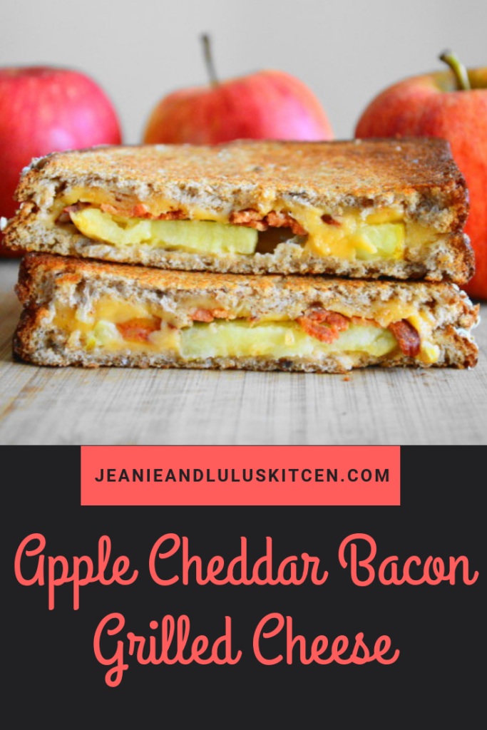 An apple cheddar bacon grilled cheese sandwich is the ultimate in Fall comfort! Serve it with a salad or soup for a simple and fast lunch or dinner. #lunch #grilledcheese #bacon #apple #sandwiches #applecheddarbacongrilledcheese #jeanieandluluskitchen